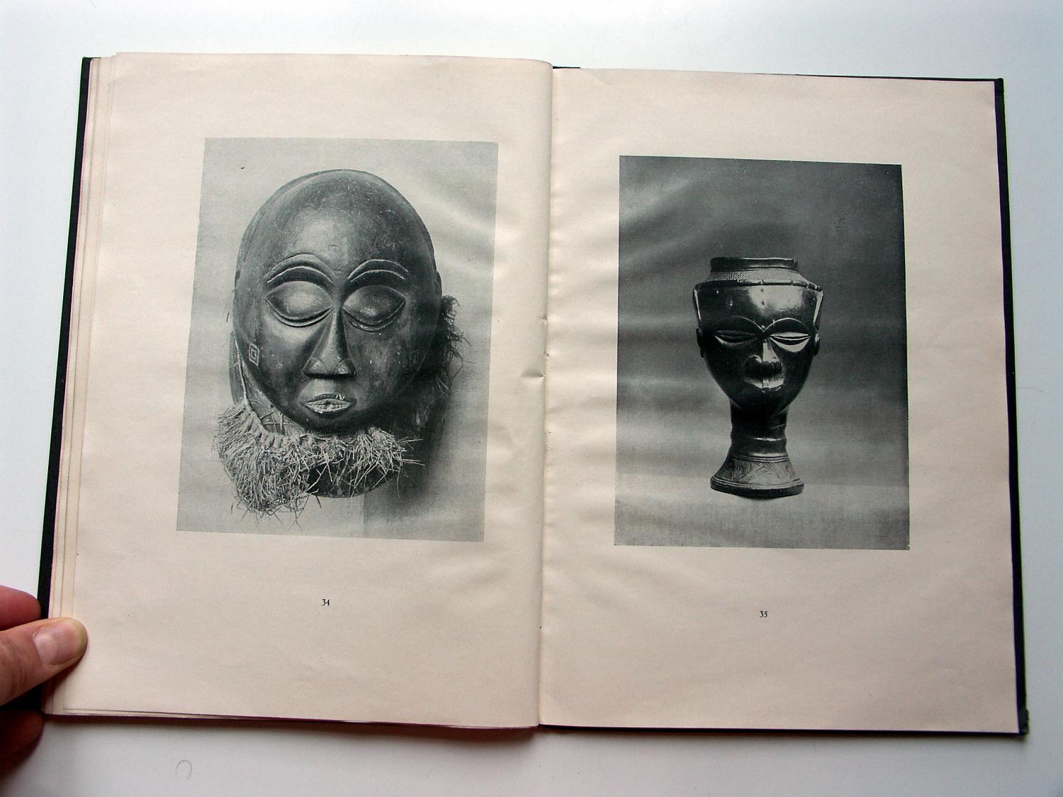 zz-eins21,s.66 34 urua (luba),holz-maske,mfv berlin iiie2453 und 35 ba